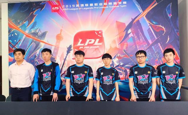 以年轻化和 以年轻化和